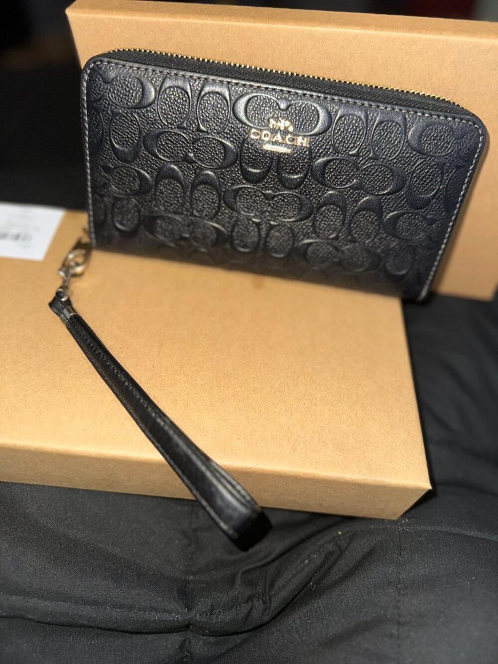 Coach Blk CF464 Long Zip Wallet/Wristlet w Strap and Charm. Like New-Barely Used - Picture 10 of 17
